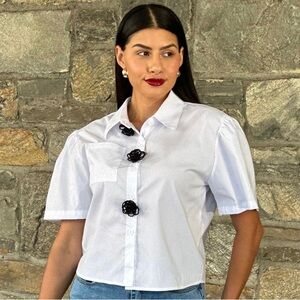 🌟BOUTIQUE 🌟 White skirt blouse with black beaded buttons. Small, Medium, Large